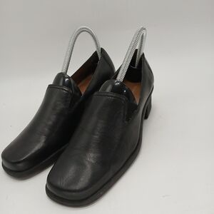Black Naturalizer heeled slip ons, size 6.5